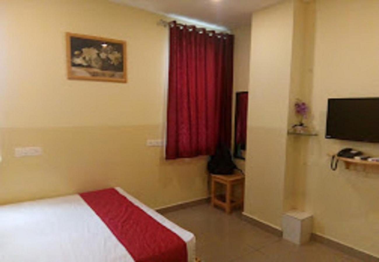 Chaplin Hotel Puducherry Exterior foto